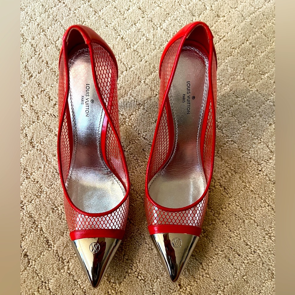 Luis Vuitton Urban Twist stunning red leather heels! Never been worn! Size 38